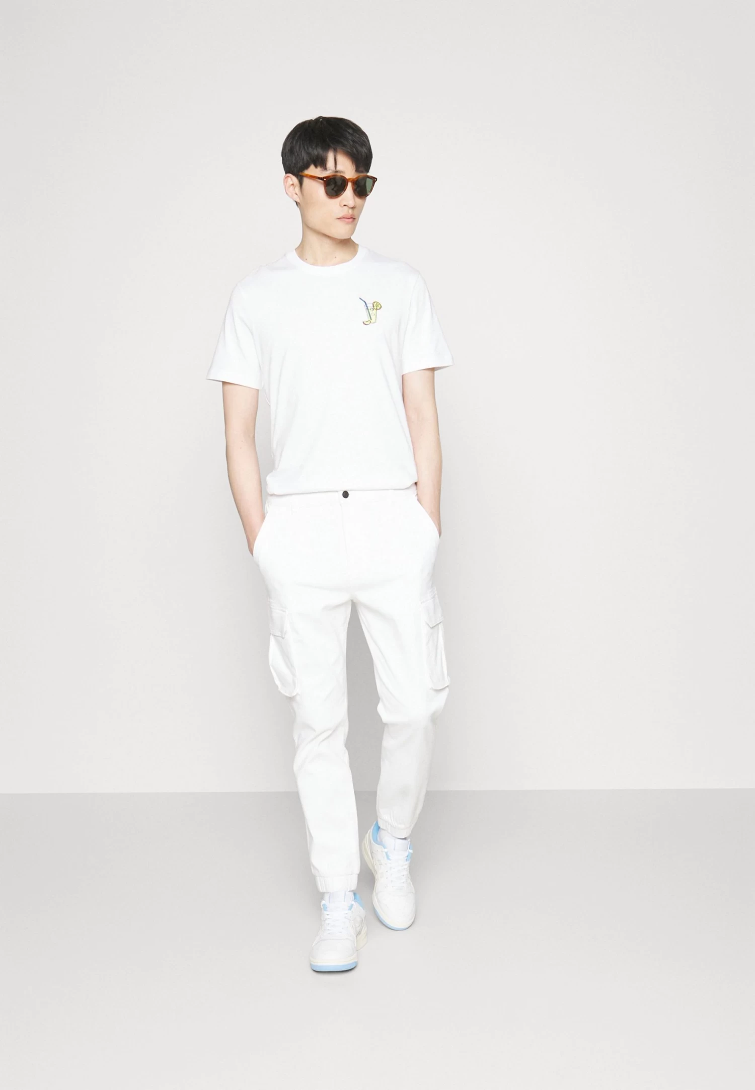 Pier One Cocktail Tee- Camiseta Estampada - White 4 Pier One Cocktail Tee- Camiseta Estampada - White - Imagen 2