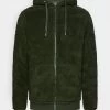 Pier One Borg Zip-Up Jacket - Forro Polar - Dark Green -Tienda De Hombres Con Estilo 067adbe3faa7458ba7e980a0b8da5bd4