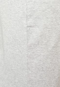 Pier One 5 Pack - Camiseta Interior - 802 - Black_102 - Grey_001 - White -Tienda De Hombres Con Estilo 0a955050f8ad409d9106d70a8870543a