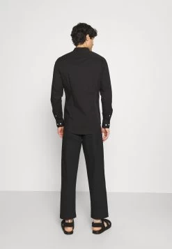 Pier One Muscle Fit Stand- Camisa - Black -Tienda De Hombres Con Estilo 0baebc4f5c6545e38aaa3b4f90cebbda