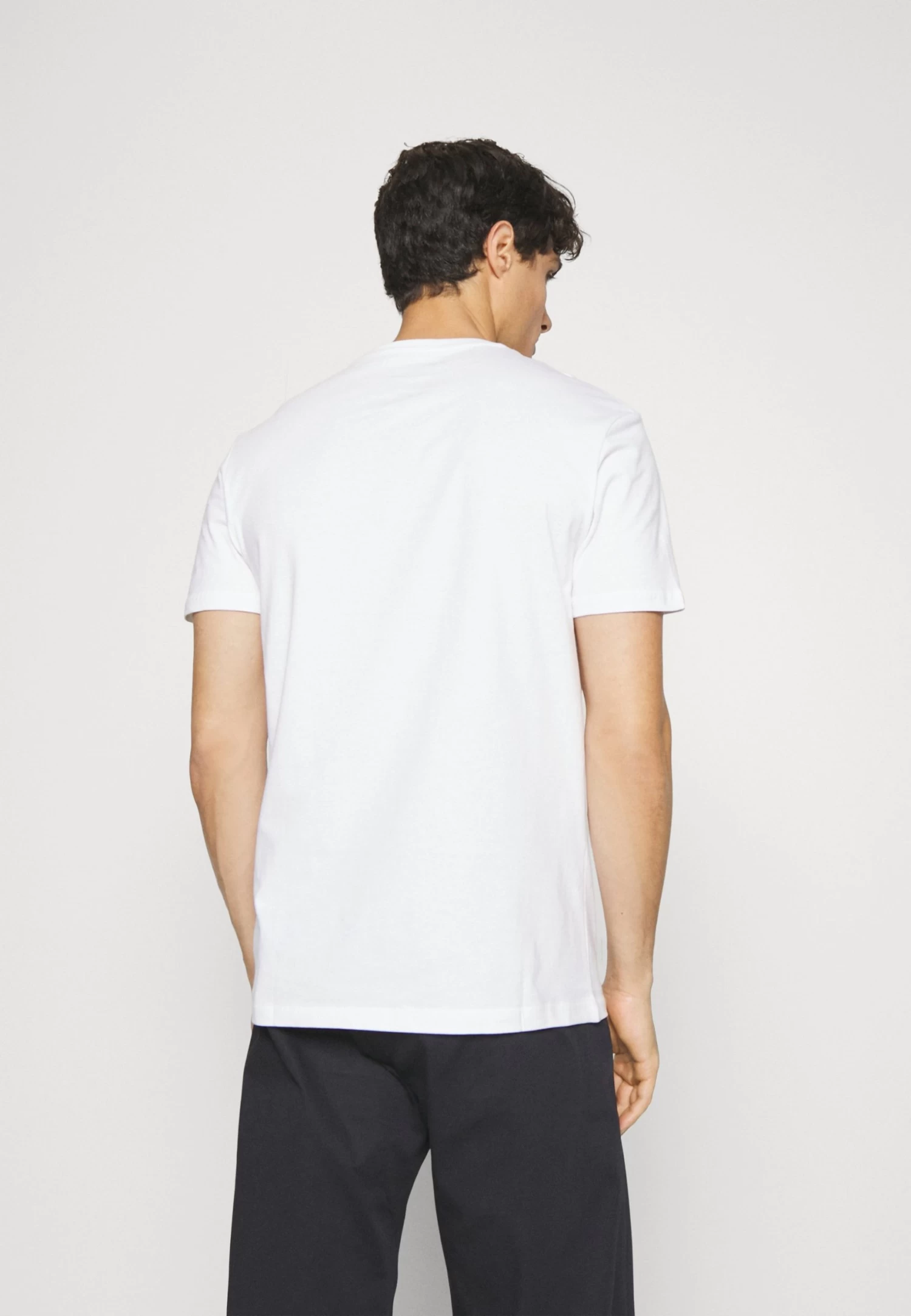 Pier One V Neck Bird Tonal 3 Pack - Camiseta Básica - White/Dark Green/Black 5 Pier One V Neck Bird Tonal 3 Pack - Camiseta Básica - White/Dark Green/Black - Imagen 3