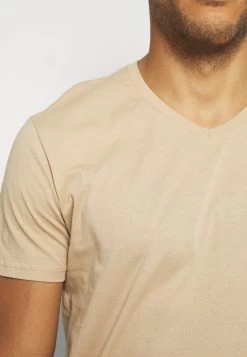 Pier One 3 Pack - Camiseta Básica - Khaki/Tan/Dark Blue 17 Pier One 3 Pack - Camiseta Básica - Khaki/Tan/Dark Blue -Tienda De Hombres Con Estilo 112e274a77d44bfdb30f2a1f86f0f677