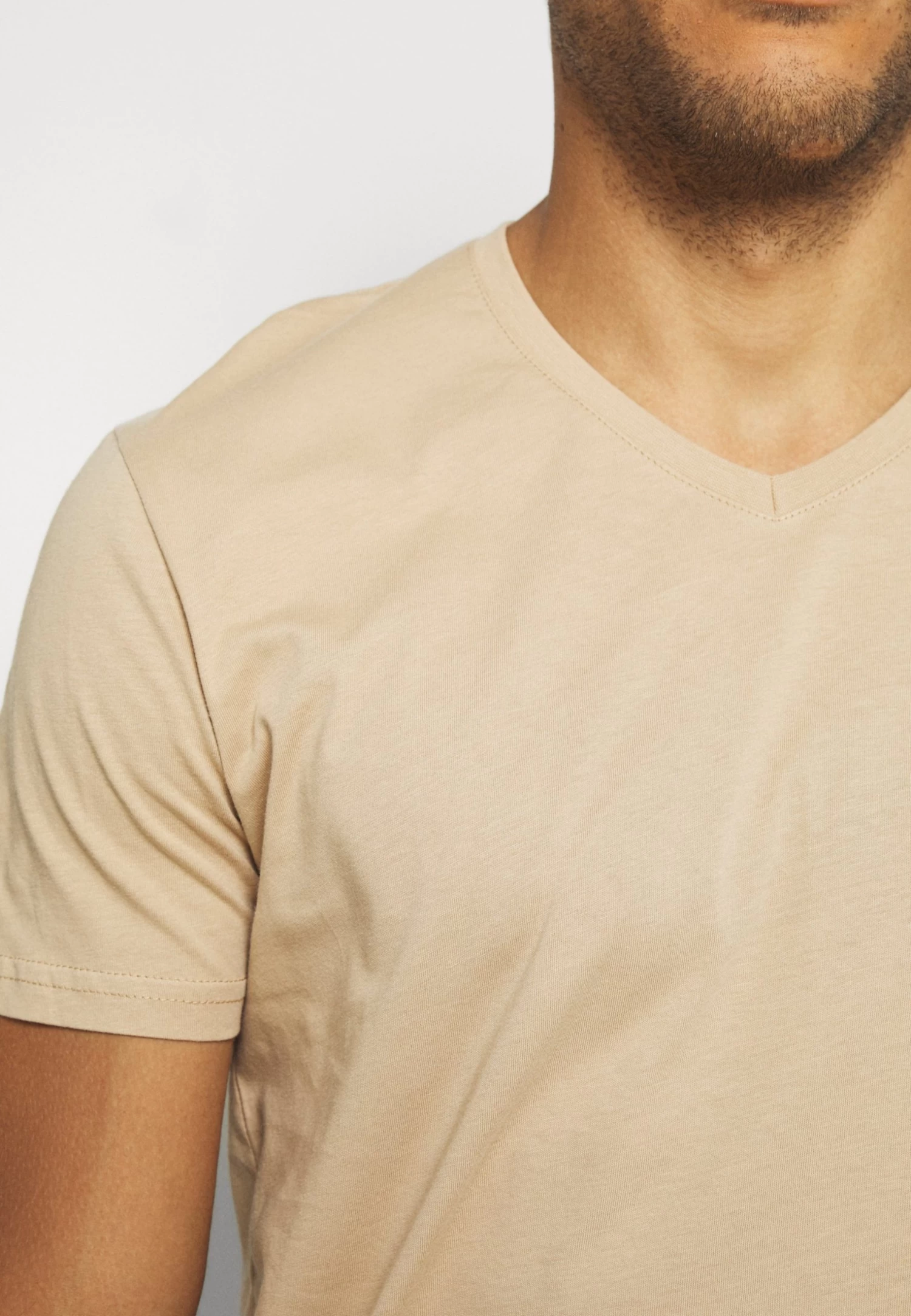 Pier One 3 Pack - Camiseta Básica - Khaki/Tan/Dark Blue 10 Pier One 3 Pack - Camiseta Básica - Khaki/Tan/Dark Blue - Imagen 8