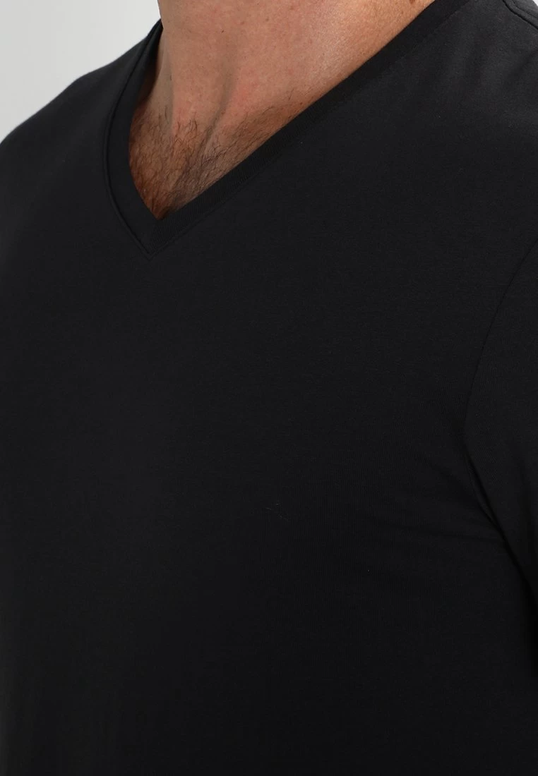 Pier One 2 Pack - Camiseta Básica - Black 7 Pier One 2 Pack - Camiseta Básica - Black - Imagen 5