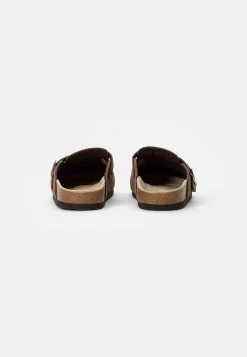 Pier One Leather Unisex - Pantuflas - Brown -Tienda De Hombres Con Estilo 18a09b6c3e71439784e427988b058842