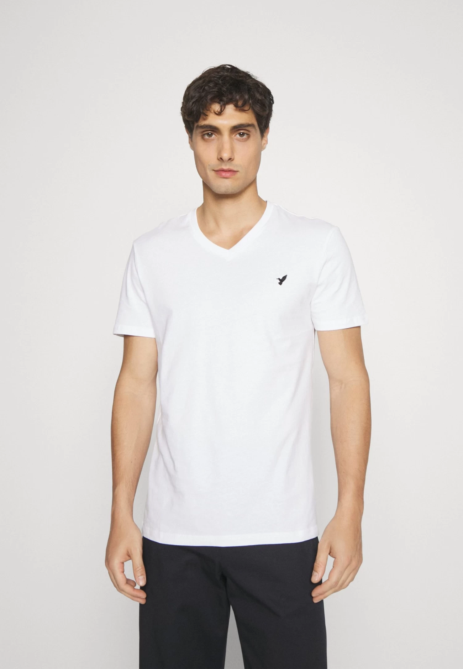 Pier One V Neck Bird Tonal 3 Pack - Camiseta Básica - White/Dark Green/Black 4 Pier One V Neck Bird Tonal 3 Pack - Camiseta Básica - White/Dark Green/Black - Imagen 2