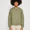 Pier One Chaquetas Bomber - Olive 1 Pier One Chaquetas Bomber - Olive -Tienda De Hombres Con Estilo 1e0061e7f1d446728ffd6572450cbe5e