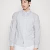 Pier One Camisa - White/Light Blue -Tienda De Hombres Con Estilo 240d7d64fc4c421f8c9c6ffe831cce85
