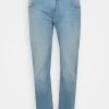 Pier One Vaqueros Rectos -Light Blue Denim 1 Pier One Vaqueros Rectos -Light Blue Denim -Tienda De Hombres Con Estilo 2a240fc8c2cf490c9ceeeb5d4c83b601