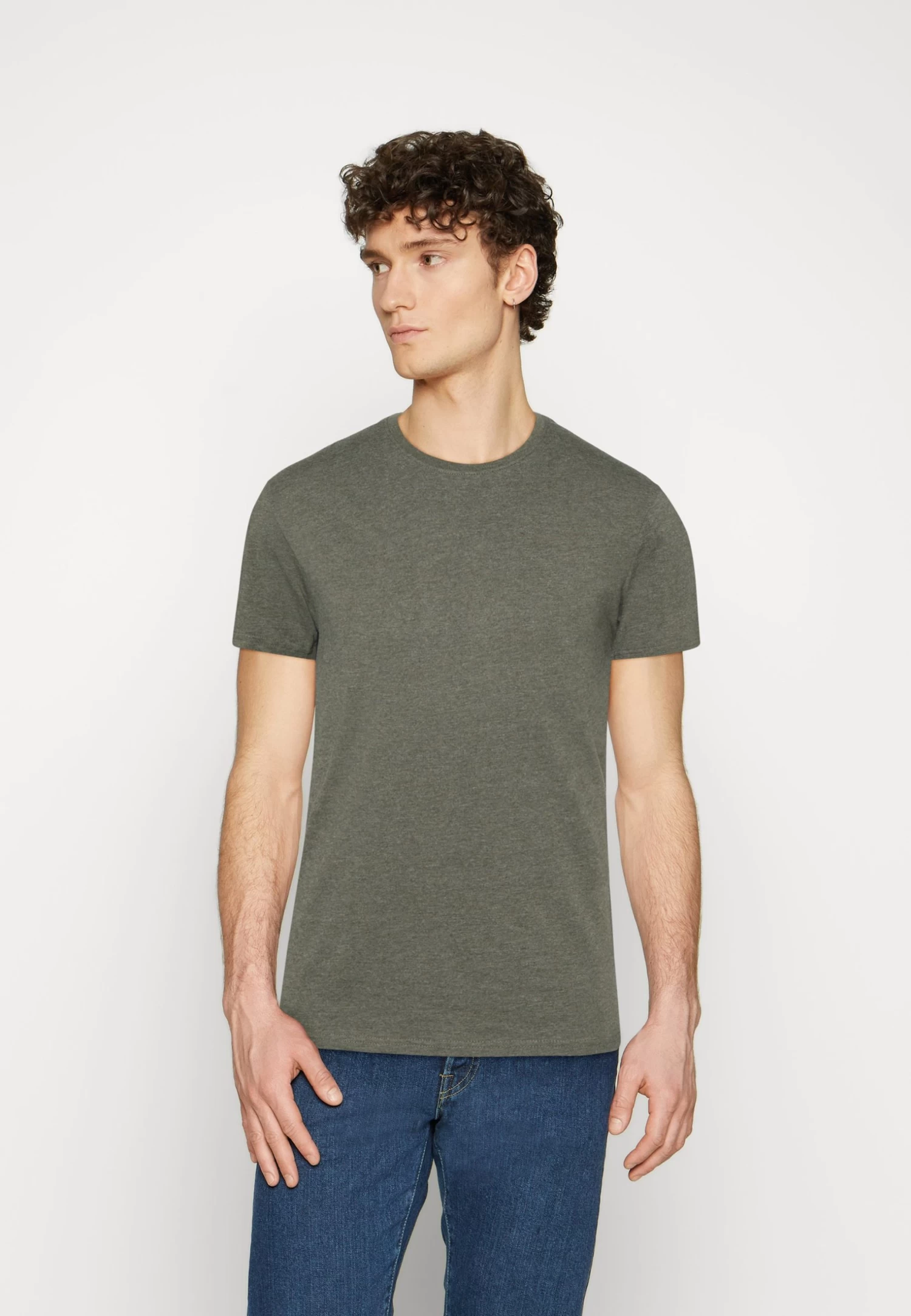 Pier One 3 Pack - Camiseta Básica - Brown/Beige/Light Blue 7 Pier One 3 Pack - Camiseta Básica - Brown/Beige/Light Blue - Imagen 5