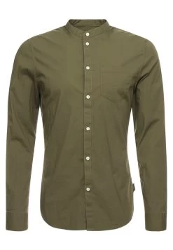 Pier One Muscle Fit Stand- Camisa - Oliv -Tienda De Hombres Con Estilo 2eaf2225ec4e407fb66608ee799657eb