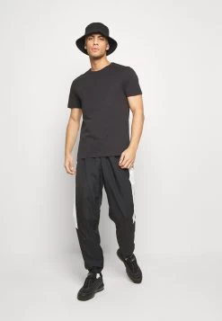 Pier One 7 Pack - Camiseta Básica - Black -Tienda De Hombres Con Estilo 30a3e0dc5da04a31ab70269ed3a302e3