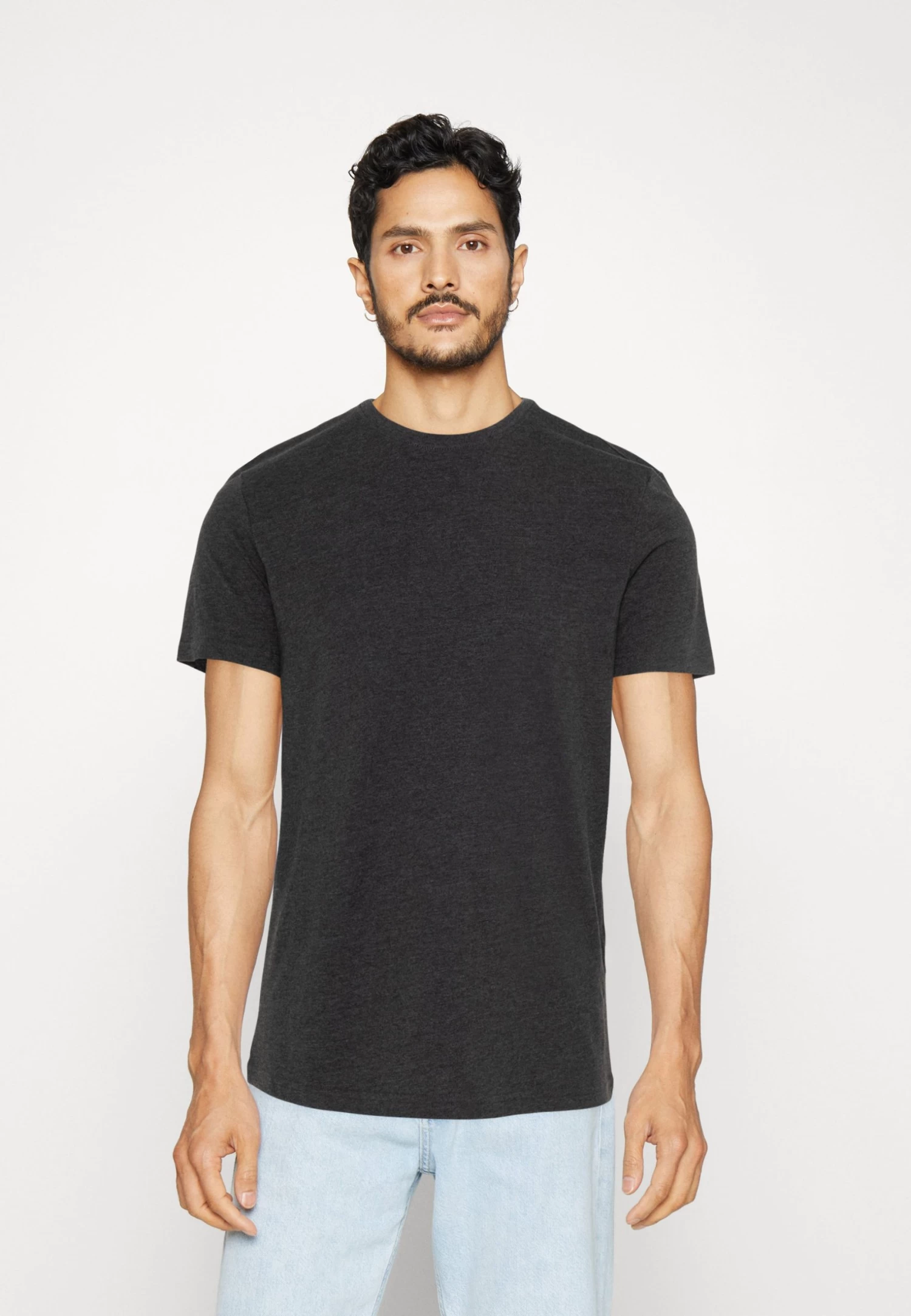 Pier One 5 Pack - Camiseta Básica - White/Off-White/Lilac 6 Pier One 5 Pack - Camiseta Básica - White/Off-White/Lilac - Imagen 4