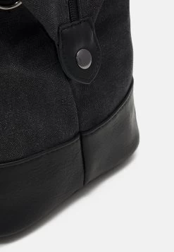 Pier One Unisex - Bolsa De Viaje - Black -Tienda De Hombres Con Estilo 390fd20969e24bffab2b5942d8c452e7