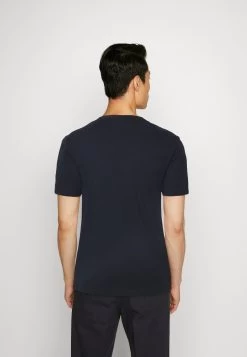 Pier One Camiseta Estampada - Dark Blue 10 Pier One Camiseta Estampada - Dark Blue -Tienda De Hombres Con Estilo 3b9a02b9a4594dbeb975edbcd9be6054