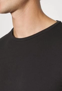 Pier One 3 Pack Muscle Fit- Camiseta Básica - Black -Tienda De Hombres Con Estilo 4bb67ef78ddb494cb68f3fbd13ed6a54