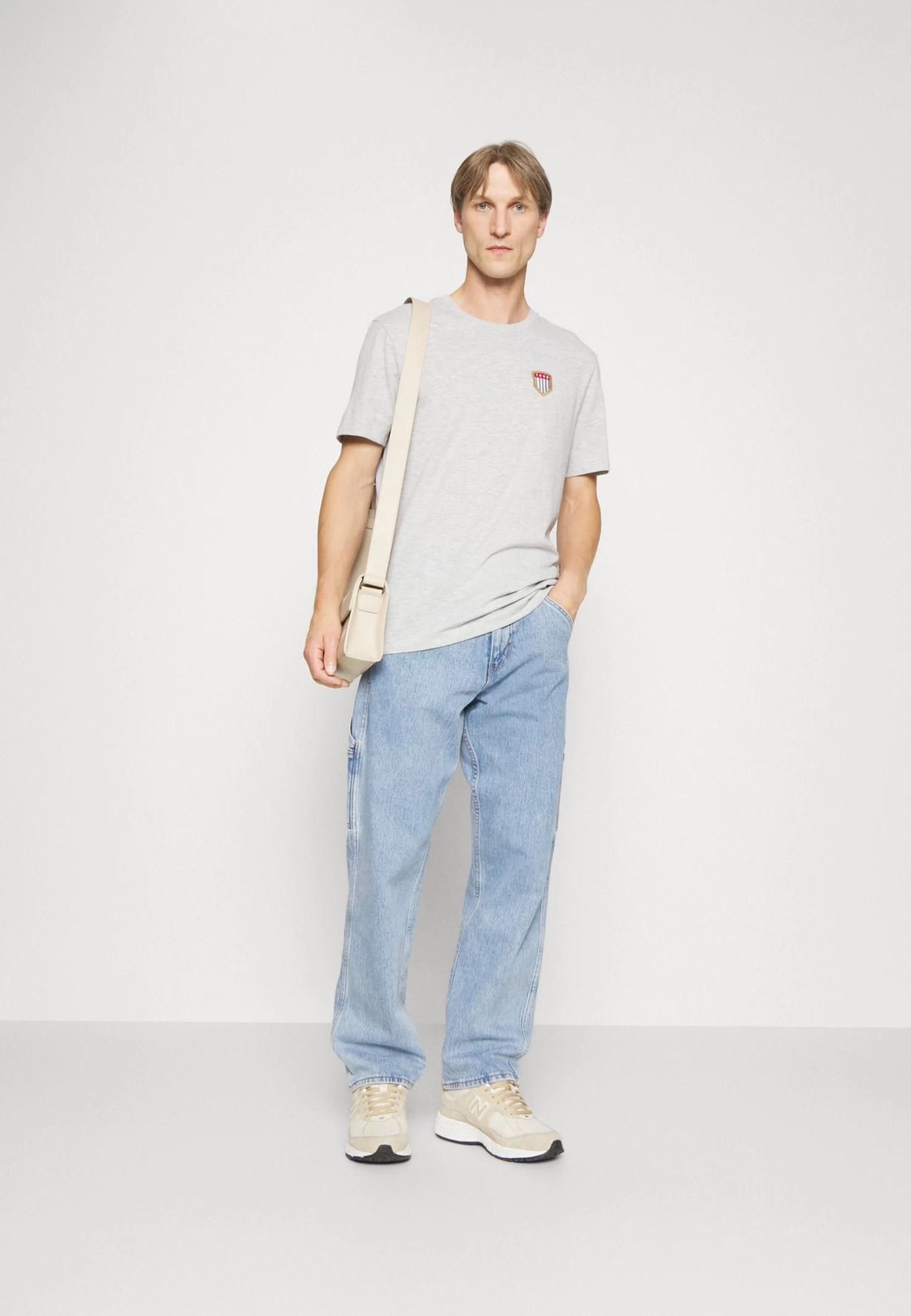 Pier One Camiseta Estampada - Light Grey 4 Pier One Camiseta Estampada - Light Grey - Imagen 2