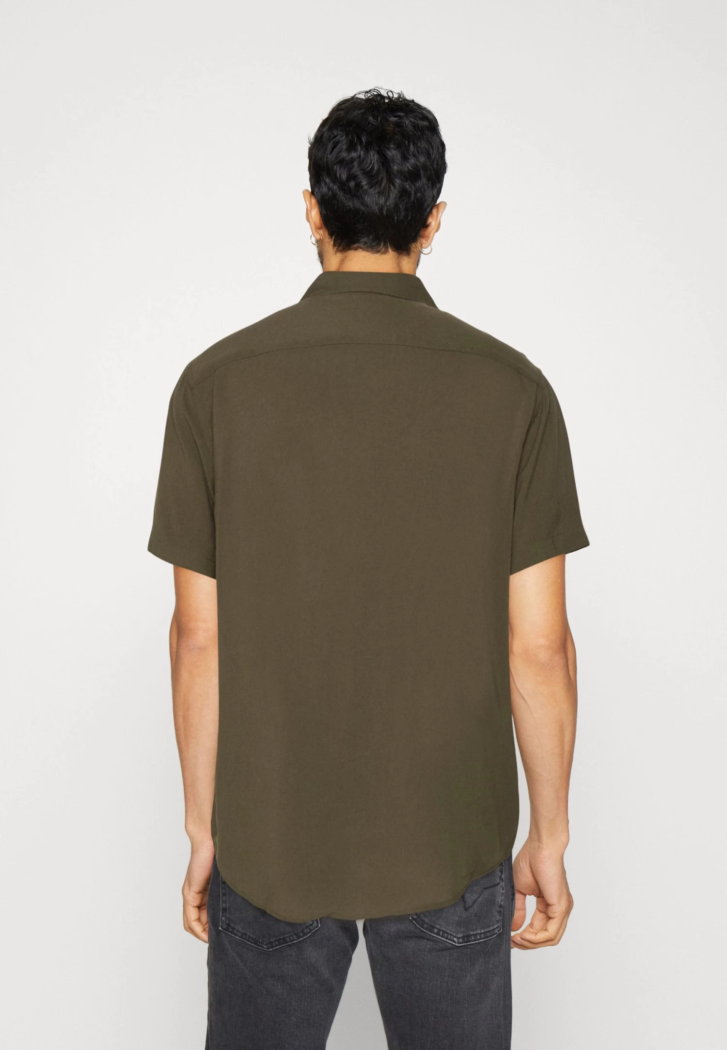 Pier One 2 Pack - Camisa - Olive/Black 5 Pier One 2 Pack - Camisa - Olive/Black - Imagen 3