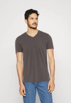Pier One V Neck Bird Tonal 3 Pack - Camiseta Básica - Mint/Off-Whit/Blue Grey 13 Pier One V Neck Bird Tonal 3 Pack - Camiseta Básica - Mint/Off-Whit/Blue Grey -Tienda De Hombres Con Estilo 5ba0f6c9ecf94e9ca9c3e04e04187e39