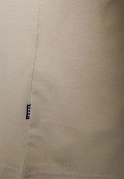 Pier One Camiseta Básica - Beige 7 Pier One Camiseta Básica - Beige -Tienda De Hombres Con Estilo 60ccaa4120104b6bbf37af85677c6f9f