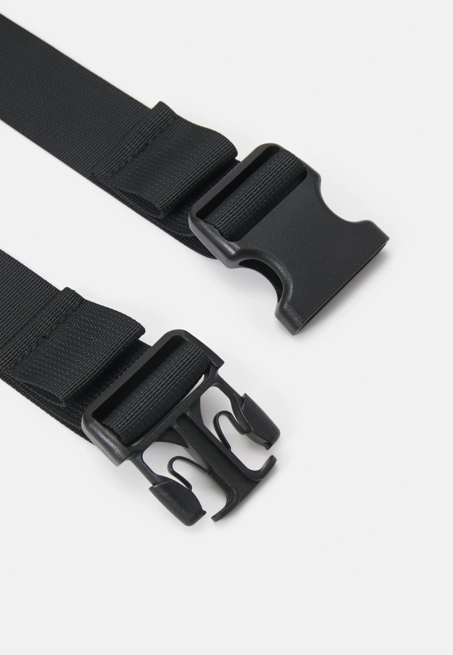 Pier One Riñonera -Black 6 Pier One Riñonera -Black - Imagen 4