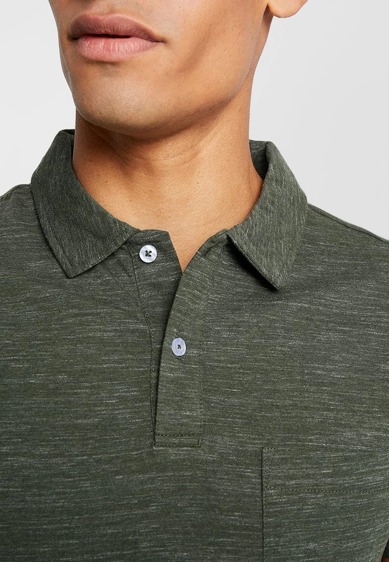 Pier One Polo - Oliv 7 Pier One Polo - Oliv - Imagen 5