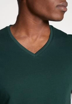 Pier One 3 Pack- Camiseta Básica - Black, Grey, Green 11 Pier One 3 Pack- Camiseta Básica - Black, Grey, Green -Tienda De Hombres Con Estilo 75d8e7abd9c649fe8ff382e42bf08591