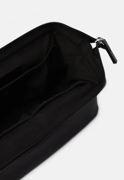 Pier One Neceser - 802 - Black -Tienda De Hombres Con Estilo 7aa537de0d9045aaa803a044e8f7ffbf