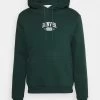 Pier One Denver College Hoodie- Sudadera - Green 1 Pier One Denver College Hoodie- Sudadera - Green -Tienda De Hombres Con Estilo 7c77868eba754c6aacff7e990a1c431d