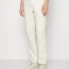 Pier One Pantalones Chinos - White -Tienda De Hombres Con Estilo 7d4fef976fc24c14bda4e8aa626b3a74