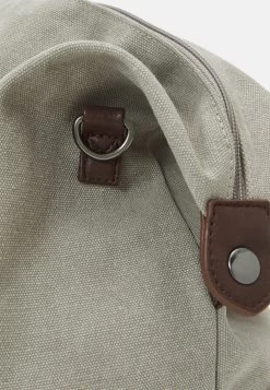 Pier One Unisex - Bolsa De Viaje - Grey 13 Pier One Unisex - Bolsa De Viaje - Grey -Tienda De Hombres Con Estilo 896d06a64f994c4ca29738295cd48410