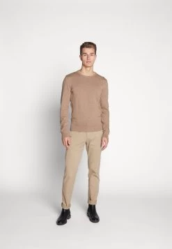 Pier One Basic Crewneck - Jersey De Punto - Mottled Beige 12 Pier One Basic Crewneck - Jersey De Punto - Mottled Beige -Tienda De Hombres Con Estilo 8ab6afa896f946a0abe264ae414a2865