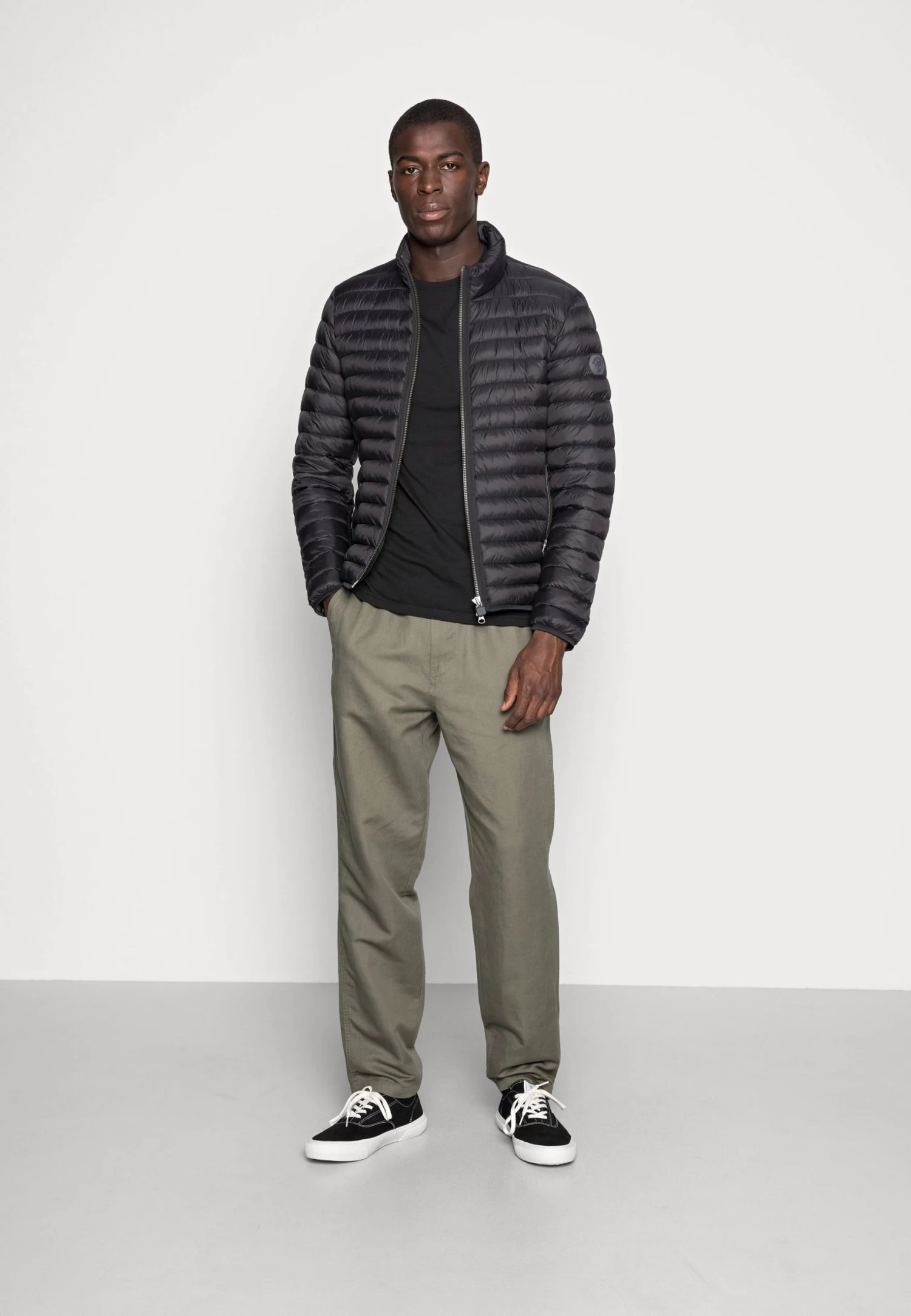 Pier One 5 Pack - Camiseta Básica - Black 3 Pier One 5 Pack - Camiseta Básica - Black