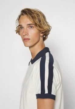 Pier One Polo - Off-White 11 Pier One Polo - Off-White -Tienda De Hombres Con Estilo 9553bf79c4ac44c681d96f93ce6f052b