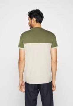 Pier One Camiseta Estampada - Khaki/Off-White 10 Pier One Camiseta Estampada - Khaki/Off-White -Tienda De Hombres Con Estilo 957056acdb304d9bb9367483a62c6d78