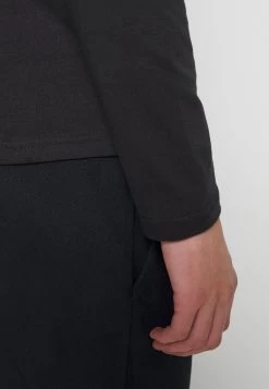 Pier One 5 Pack - Camiseta De Manga Larga - Black/White/Olive -Tienda De Hombres Con Estilo 9c999edfb4784781b9b45e88c2578460