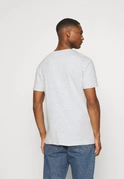 Pier One 5 Pack - Camiseta Básica - Black/White/Light Grey 14 Pier One 5 Pack - Camiseta Básica - Black/White/Light Grey -Tienda De Hombres Con Estilo 9d1b59e1dbf14760a9796f19e52e21e2