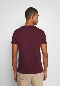 Pier One Camiseta Básica - Bordeaux 10 Pier One Camiseta Básica - Bordeaux -Tienda De Hombres Con Estilo 9f9bb53358e64bb195d7899815204bcd