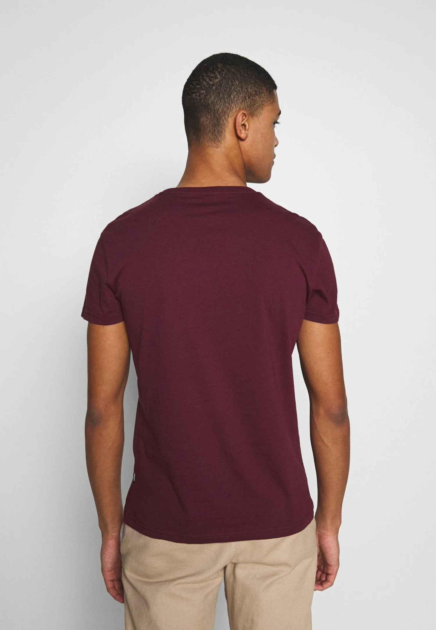 Pier One Camiseta Básica - Bordeaux 5 Pier One Camiseta Básica - Bordeaux - Imagen 3