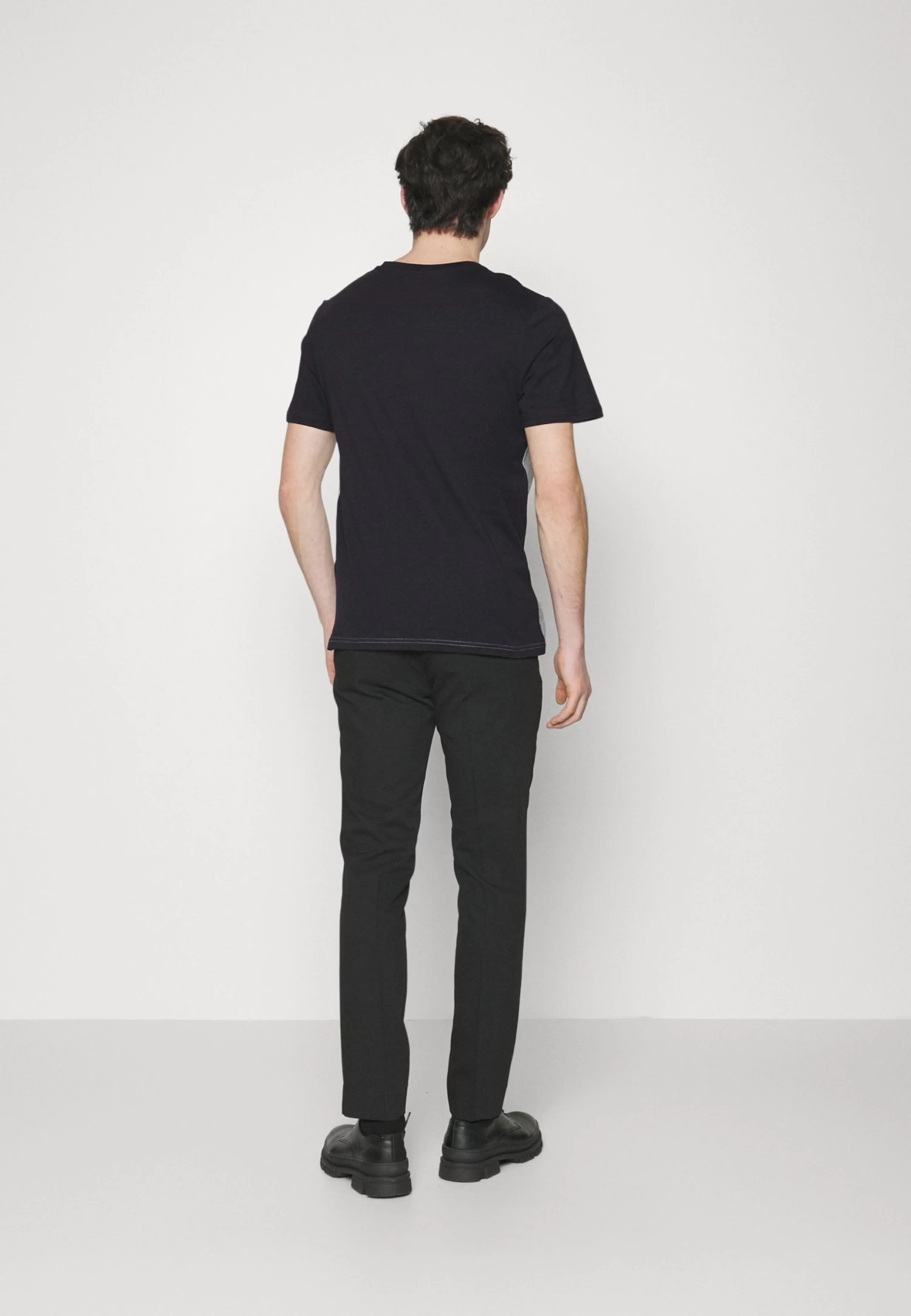 Pier One Camiseta Estampada -Black 5 Pier One Camiseta Estampada -Black - Imagen 3