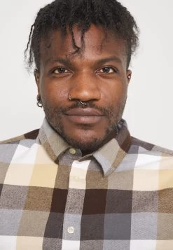 Pier One Camisa - Beige -Tienda De Hombres Con Estilo a3d36c648ceb4d2d9d01dd3457efed33