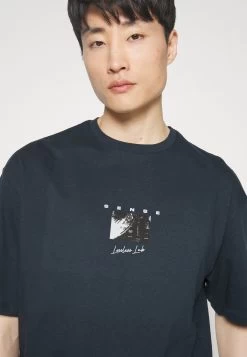 Pier One Sense Tee- Camiseta Estampada - Dark Blue -Tienda De Hombres Con Estilo b603fa303cad41eca4bdbcf3153eb53e