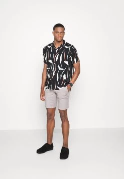 Pier One Contemporary Art Regular Resort- Camisa - Black -Tienda De Hombres Con Estilo b69820b527094c8e9a7c94b1bb1af496