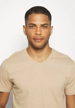 Pier One 3 Pack - Camiseta Básica - Khaki/Tan/Dark Blue 15 Pier One 3 Pack - Camiseta Básica - Khaki/Tan/Dark Blue -Tienda De Hombres Con Estilo bbffca6578f845cdab35cb6a6e69d608