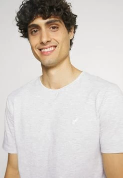 Pier One 5 Pack - Camiseta Básica - Light Grey - 101_White - 001_Green - 602 -Tienda De Hombres Con Estilo bfc88b4fb0af436ea6df397e7b3e9a49