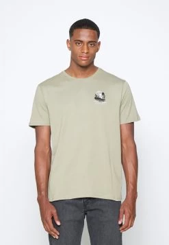 Pier One Moon Scene Graphic T-Shirt - Camiseta Estampada - Olive -Tienda De Hombres Con Estilo cda400283a5d45e89b32560b11c9cb6a