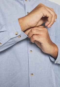 Pier One Oxford - Camisa - Light Blue 11 Pier One Oxford - Camisa - Light Blue -Tienda De Hombres Con Estilo d0f3517b8dcc4ed8944314d9a3607504