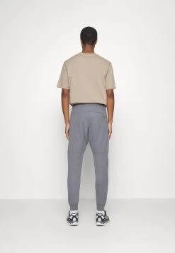 Pier One Pantalones Deportivos - Dark Grey -Tienda De Hombres Con Estilo d666750459d94c8ea69b6648f54c3e51