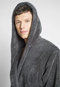 Pier One Albornoz - Dark Gray -Tienda De Hombres Con Estilo d8bc46bac8fa44929b190c5532f01c02