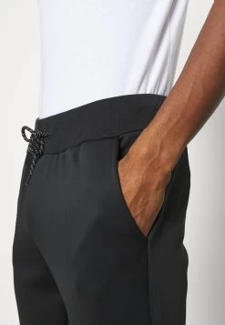 Pier One Pantalones Deportivos - Black -Tienda De Hombres Con Estilo e52c3d679a484821b3134a6146f40559